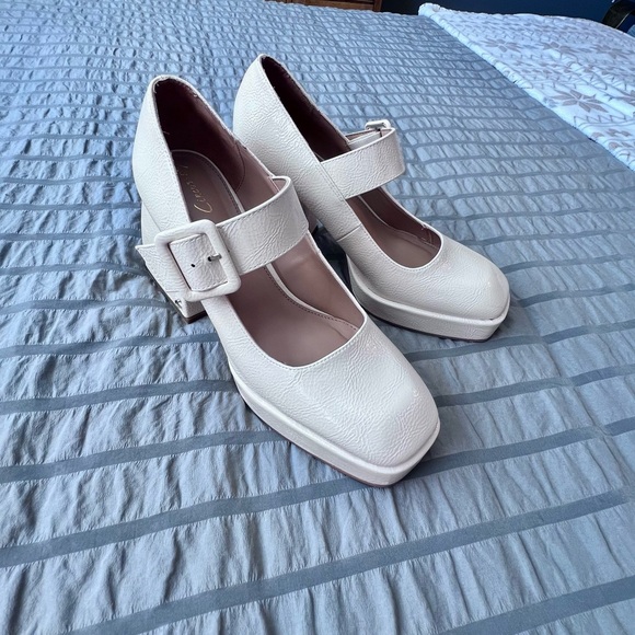 CIRCUS NY BY SAM EDELMAN Khiara Faux Leather Ivory Flared Heel Mary Janes 8.5 - Picture 3 of 8